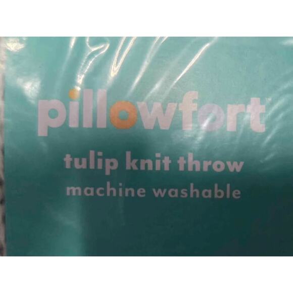 Tulip Knit Throw Blanket – 48" x 58 Brand new in original bag - Picture 4 of 7